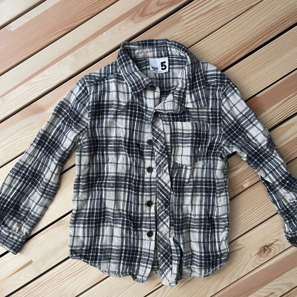 Cotton On Kids Button Up Shirt Black/White Size 5